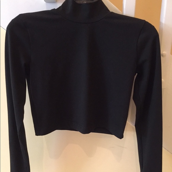 **SOLD**Abercrombie & Fitch Long Sleeve Crop Top - Picture 2 of 8